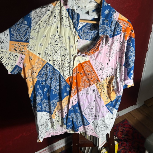 Patterned button down t shirt - Picture 2 of 5